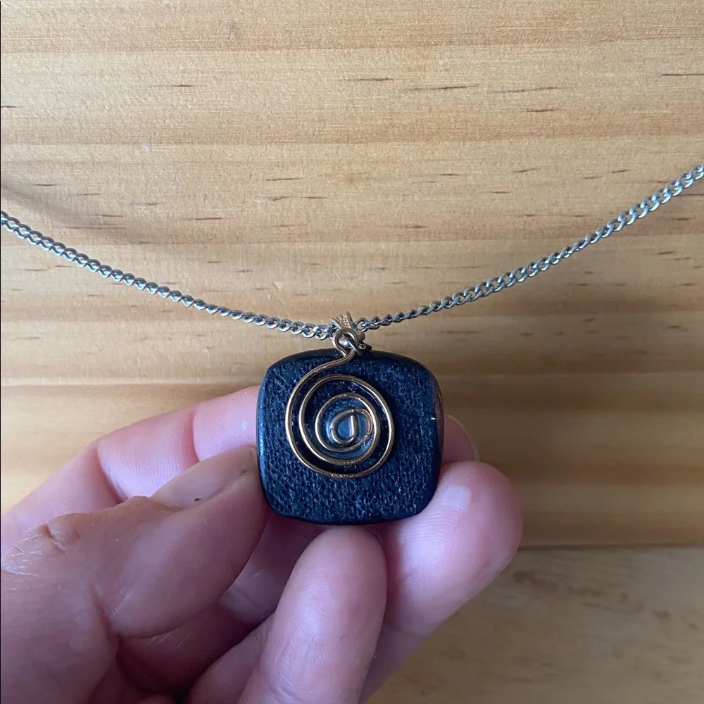 Kendra Scott Artisan Dichroic Glass pendant necklace
